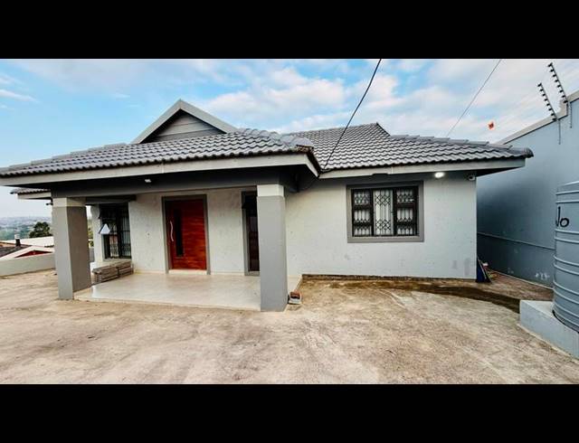 3 BEDROOM HOUSE FOR SALE IN KWAMASHU